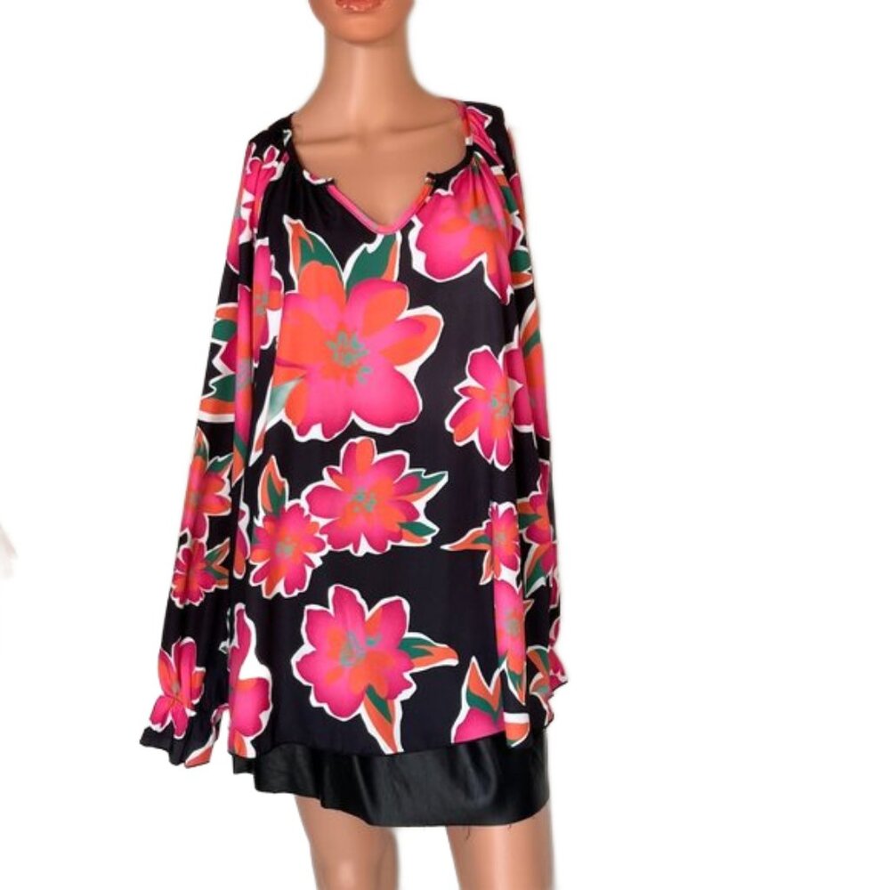 Lilypad  Black & Floral V Neck Blouse / Pull over Shirt   Sz  3X